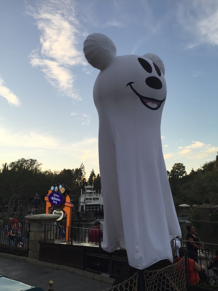 One of the treat stations in Frontierland featuring Peeps near one of many floating Mickey ghosts