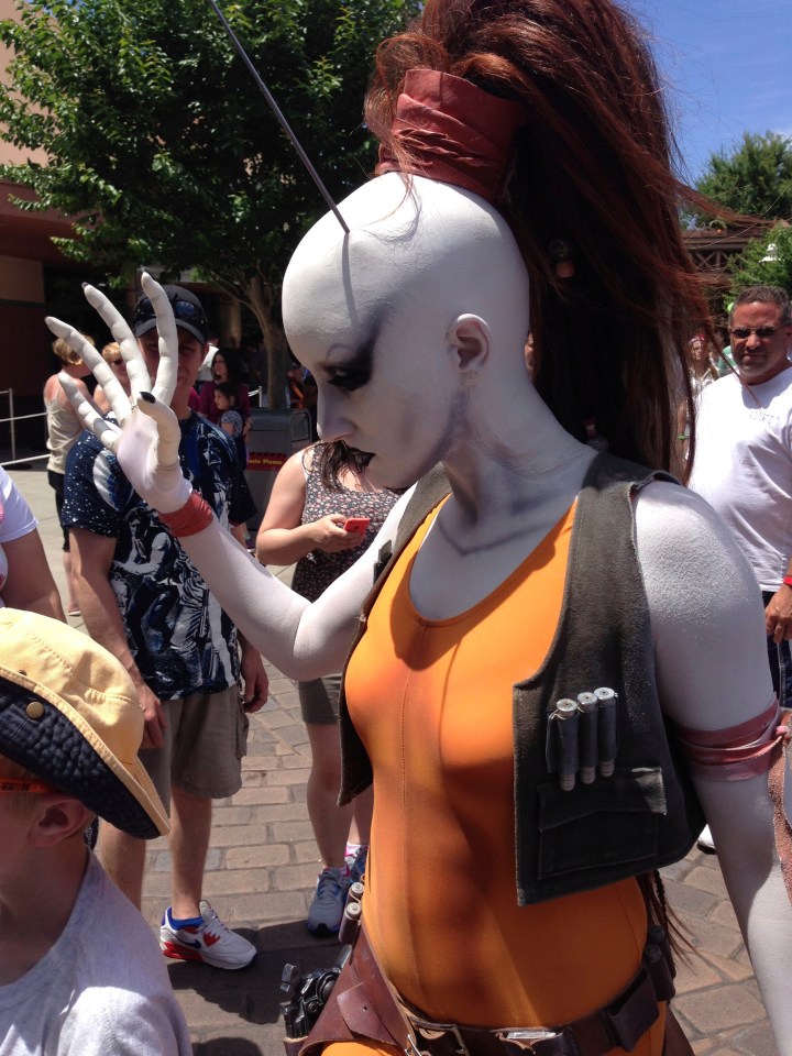 Aurra Sing haunting kids during Star Wars Weekends