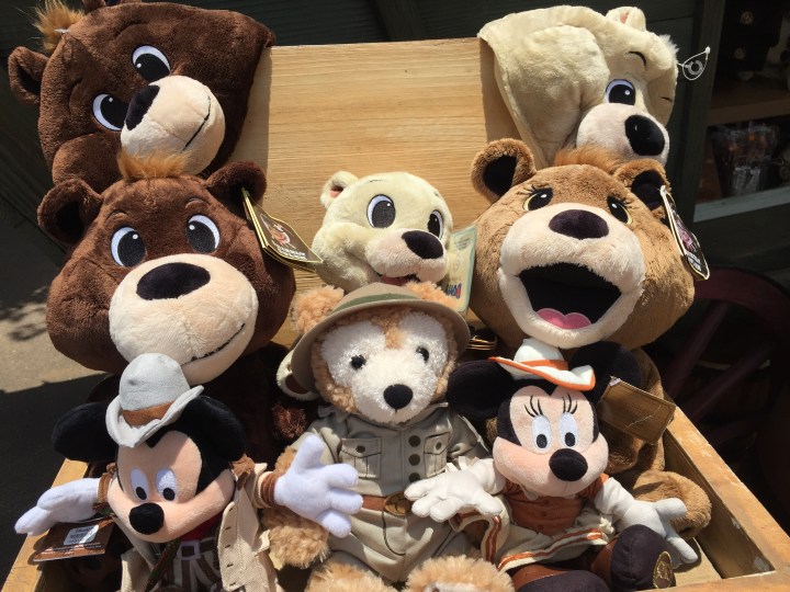 How adorable are these unique bears from the Big Grizzly Mountain Runaway Mine Cars
