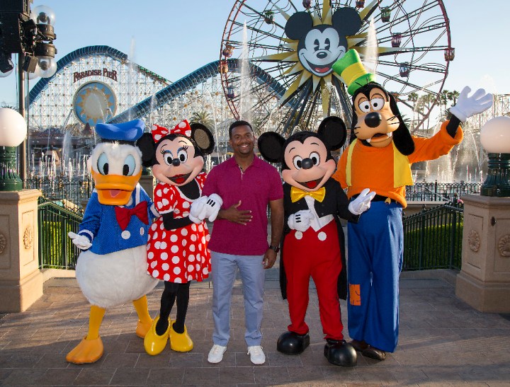 AMERICA'S FUNNIEST VIDEOS -"Episode 2622" - On the season finale of "America's Funniest Home Videos," the season's two $100,000 winners battle it out for the grand prize. Special guests Mickey Mouse, Minnie Mouse, Goofy and Donald Duck join Alfonso as he announces the grand prize winner who will receive an unforgettable vacation for six to the Walt Disney World(r) Resort in Florida and the new Shanghai Disney(r) Resort in China opening in June. Former "AFV" host Tom Bergeron returns to play "Who Breaks It?" with Alfonso, on the Season Finale of "America's Funniest Home Videos," SUNDAY, MAY 22 (7:00-8:00 p.m. EDT), on the ABC Television Network. (ABC/Paul Hiffmeyer) DONALD DUCK, MINNIE MOUSE, ALFONSO RIBEIRO, MICKEY MOUSE, GOOFY